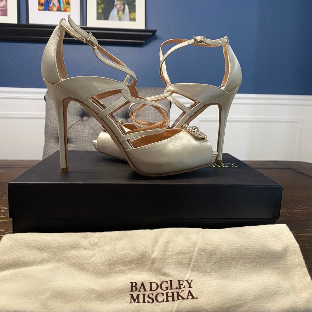 Badgley Mischa NEVER WORN ivory high heels